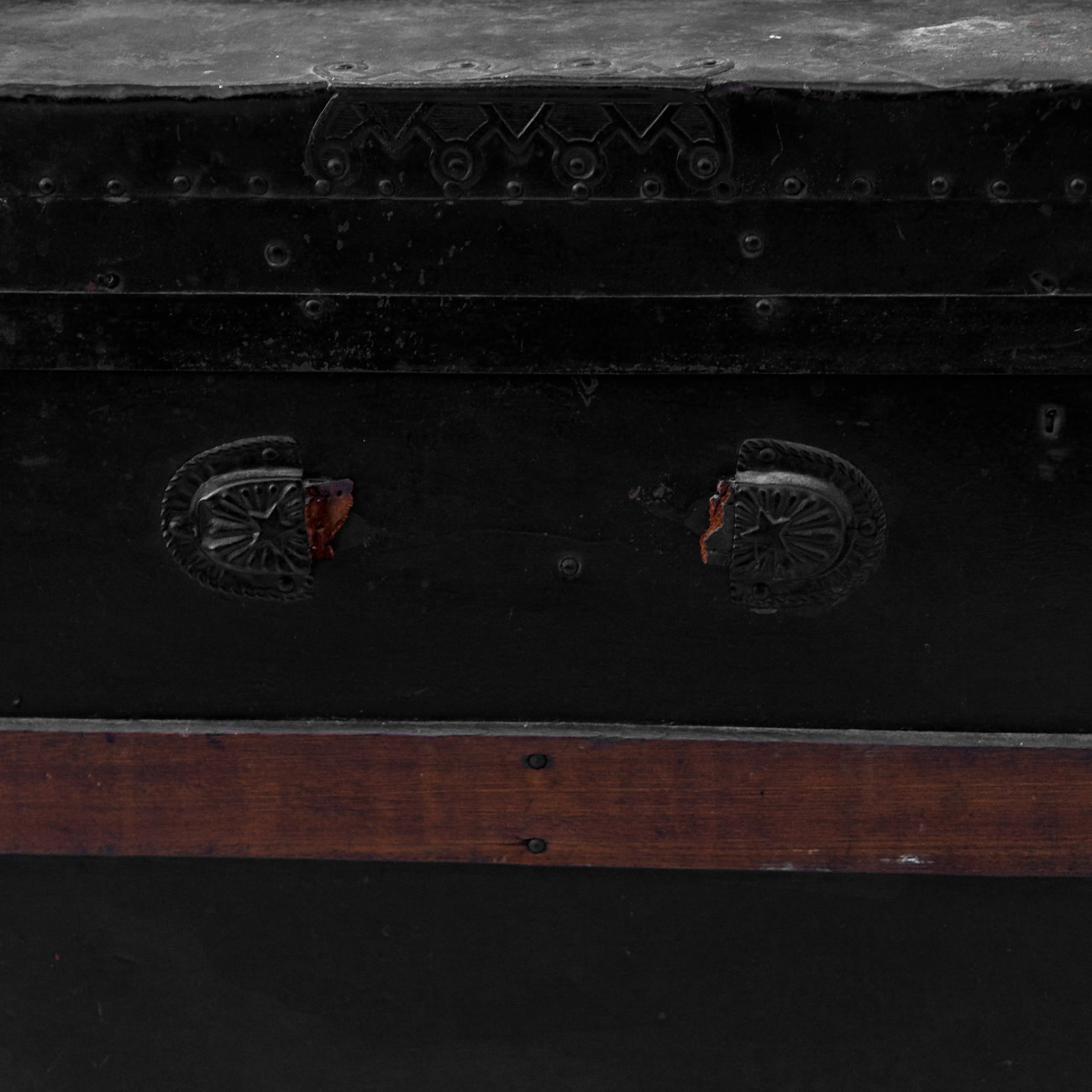 Antique Steamer Trunk With Inserts EBTH